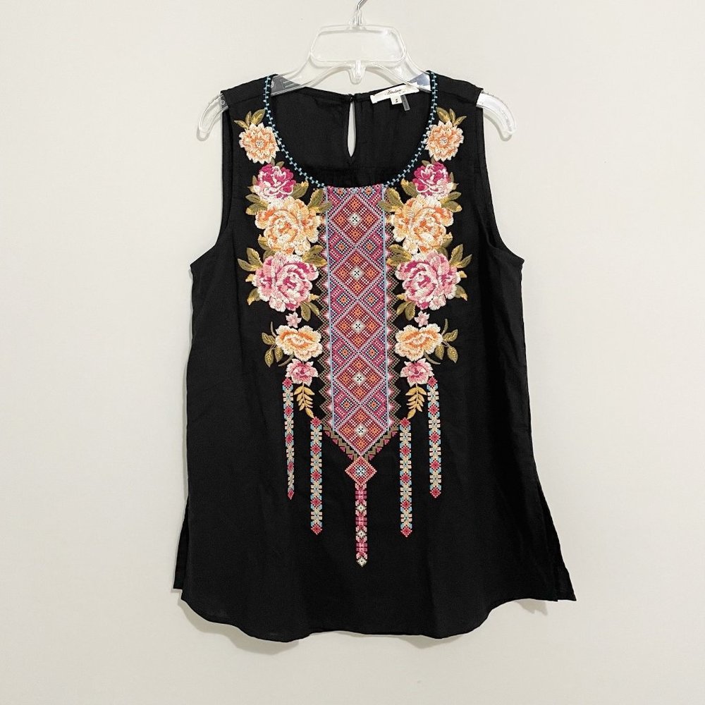 Andree by Unit Size S Black Sleeveless Keyhole Back Embroidered Top